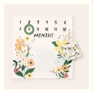 Cloud IslandMuslin Blanket with Felt Frame and additional blanket